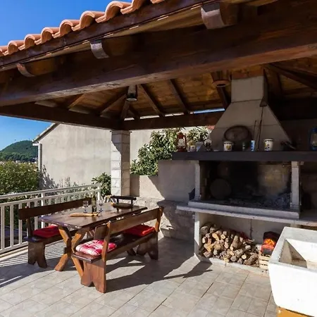 Charming - Comfort Two Bedroom With Terrace And Balcony ... Ντουμπρόβνικ