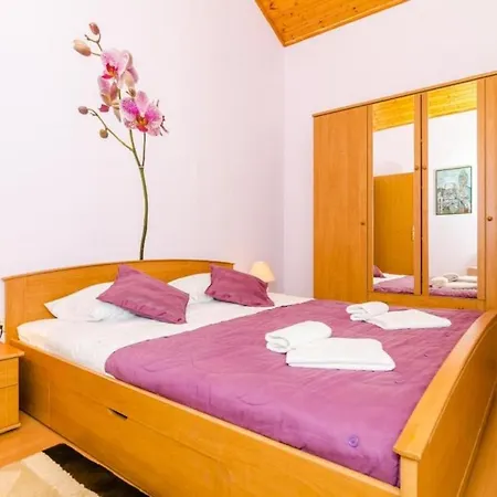 Charming - Comfort Two Bedroom With Terrace And Balcony ...