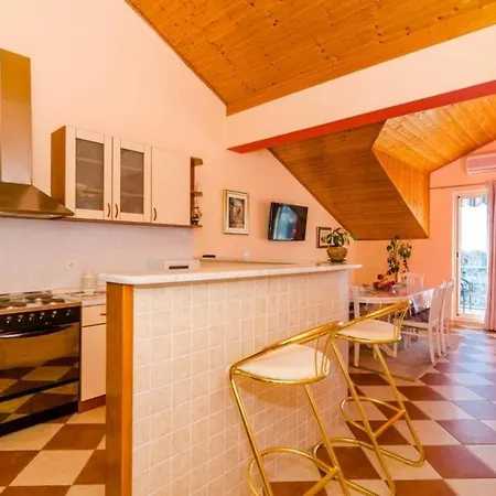 Διαμέρισμα Charming - Comfort Two Bedroom With Terrace And Balcony ... *
